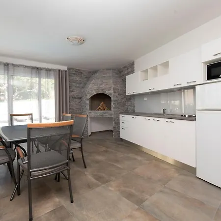 Bevanda Apartment *