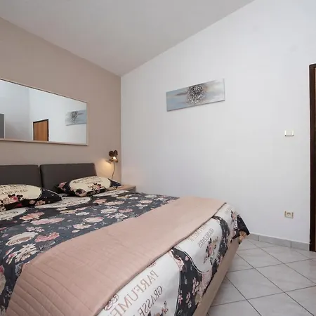 Apartment Bevanda *