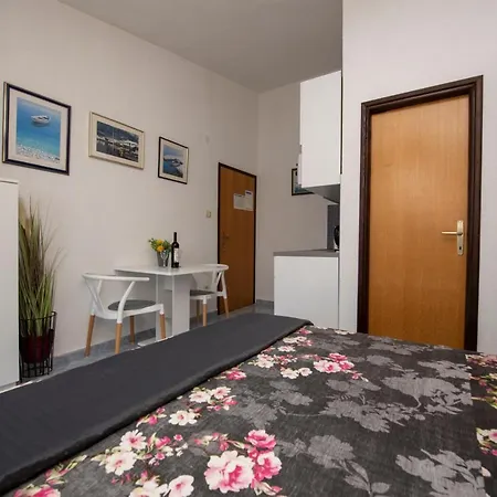 Apartment Bevanda *