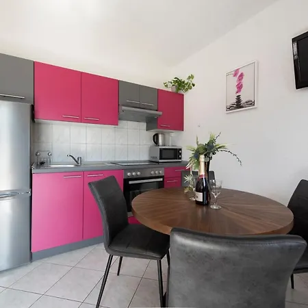 Bevanda Apartment *