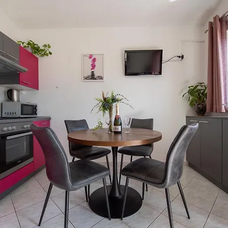 Apartment Bevanda *